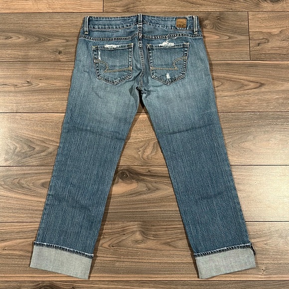 American Eagle lightly distressed jean capris - Size 0 - Picture 2 of 2